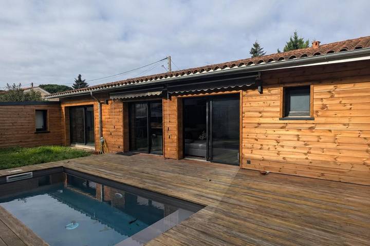 Appartement de vacances pour 6 personnes, avec jardin ainsi que piscine et vue