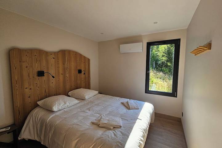 Gîte pour 8 personnes, avec jacuzzi et terrasse à Queyrières - 3