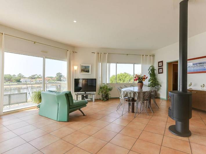 Location de vacances pour 10 personnes, avec balcon ainsi que jardin et piscine dans Plage du Courant - 4