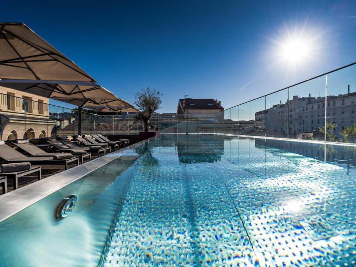 Hôtel pour 2 personnes, avec piscine ainsi que sauna et terrasse dans Palais Des Festivals Et Des Congres - 3