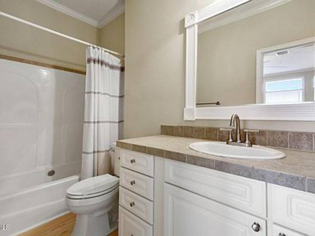 *New* - Location, Location - 250 Feet to the Beach - Sleeps 6 in Bay St. Louis, Mississippi Gulf Coast