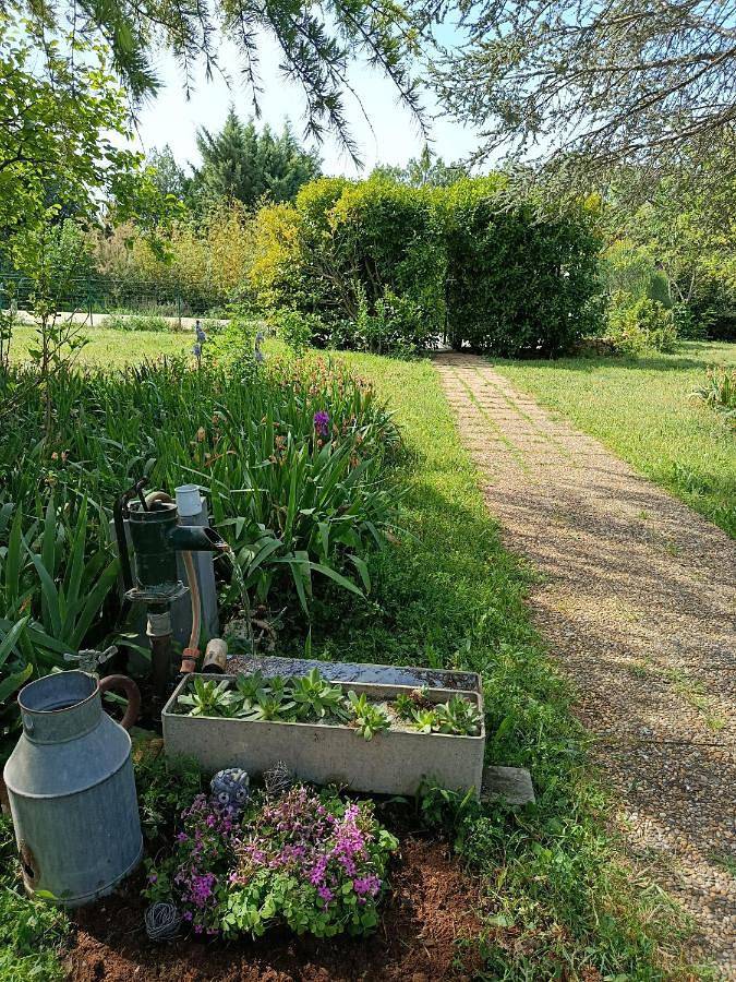 Gîte pour 2 personnes, avec piscine ainsi que vue et jardin à Piolenc - 3