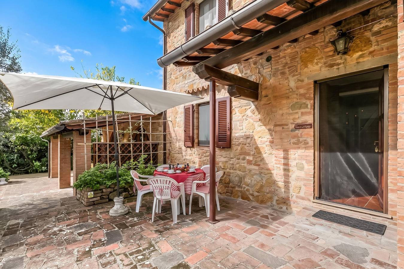 Appartamento intero, Apt Ciclamino Shared Pool & Activities in Tuscany in Montaione, Firenze province
