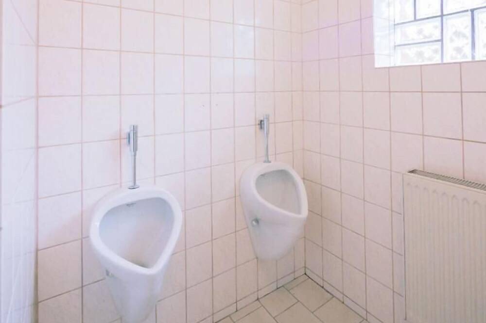Ganze Wohnung, Monteurwohnung in Gülzow für bis zu 7 Personen mit Wlan, Parkplatz & Gemeinschaftsküche in Gülzow, Kreis Herzogtum Lauenburg