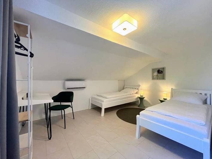 Ferienwohnung für 4 Personen, mit Balkon und Ausblick in Traunreut - 2