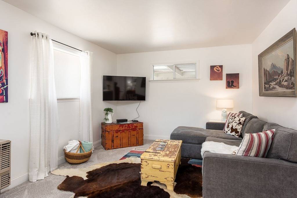 Mod Podge Lodge - Cottage an einer Straße am Highway 116 in der Nähe von Kaffee, Weingütern usw. in California North Coast