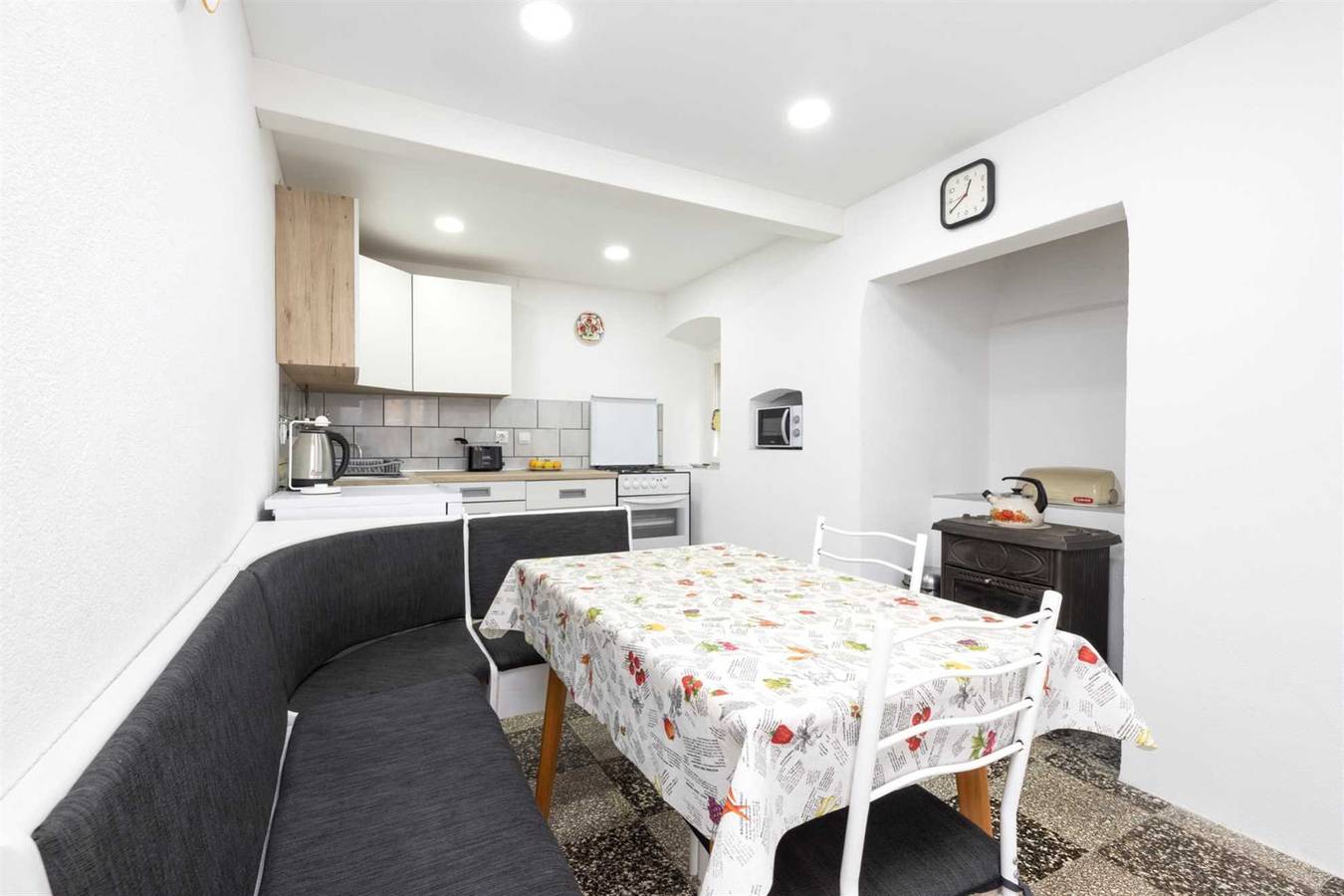 Ganze Wohnung, Charmantes Haus mit 3 Schlafzimmern, haustierfreundlich, 2 Bäder in Veli Losinj, Lošinj