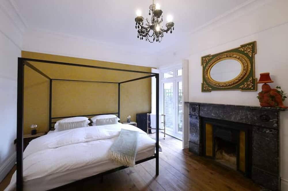 Entire apartment, Trendy quirky ground floor Victorian garden flat in Worthing, West Sussex