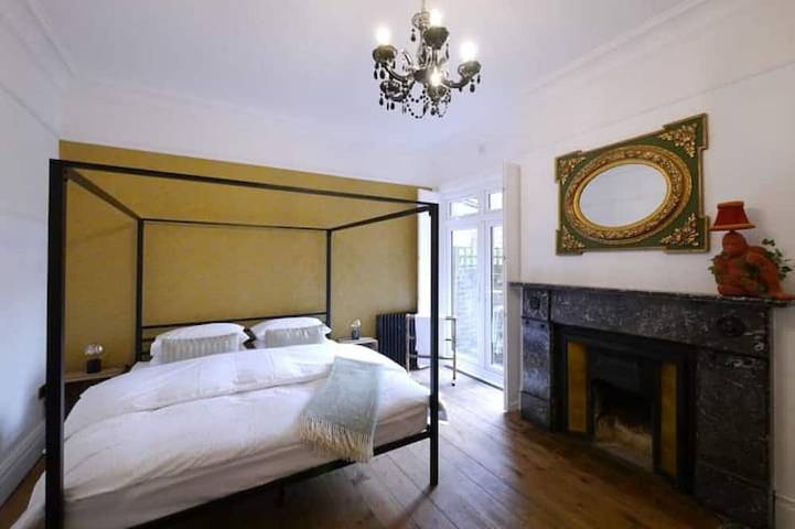 Ganze Wohnung, Trendy quirky ground floor Victorian garden flat in Worthing, West Sussex