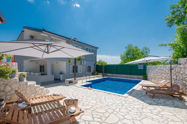 Villa für 8 Personen, mit Balkon/Terrasse und Pool in Split-Dalmatien - 3