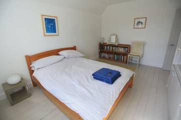 Log Cabin for 8 People in Hove, Brighton, Photo 2