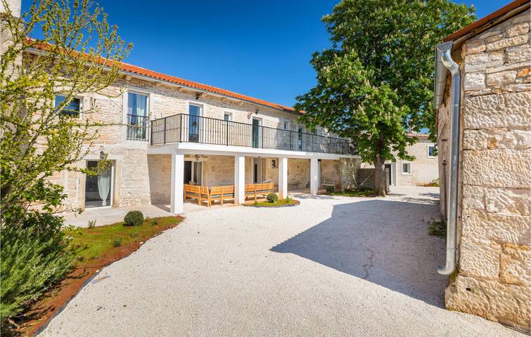 Ferienhaus für 11 Personen, mit Terrasse
