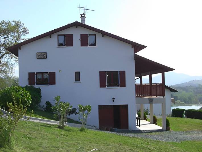 Chambre d’hôte pour 2 personnes, avec vue sur le lac et jardin, animaux acceptés à Saint-Pée-sur-Nivelle
