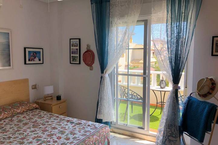 Villa mit Pool 7 Minuten zu Fuß vom Strand entfernt. WIFI + Klimaanlage in El Pinet, Elche