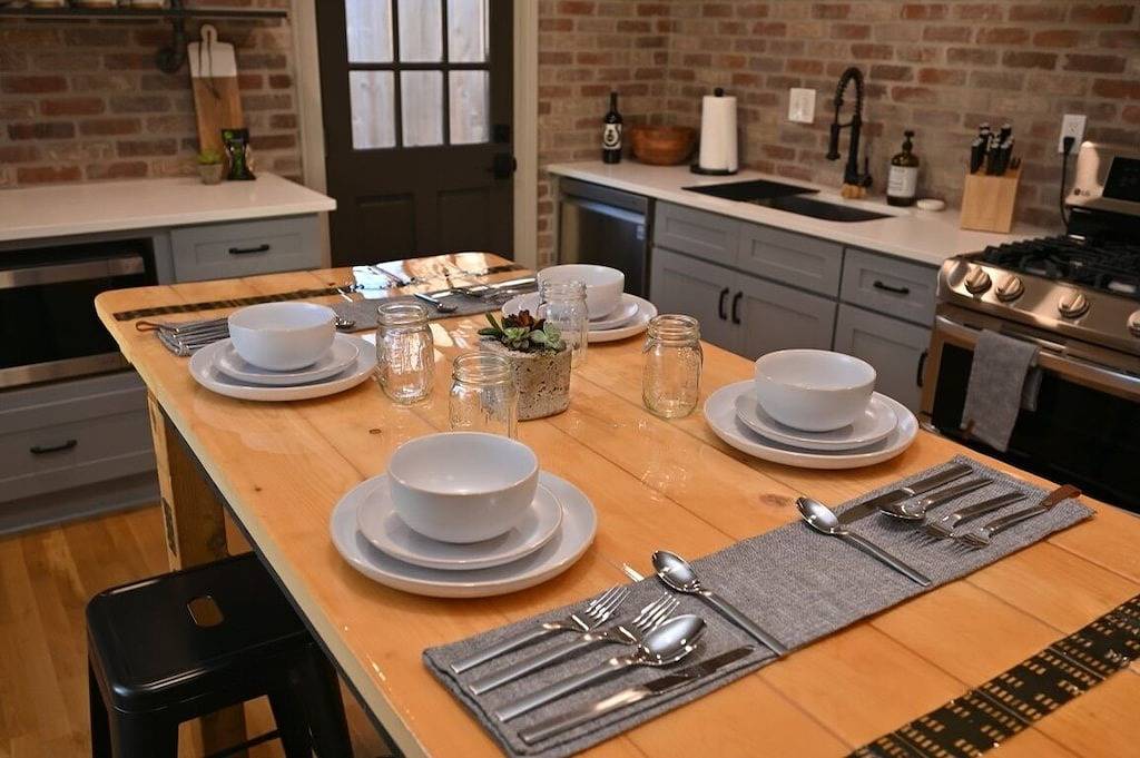 Backstage Gallery House in Decatur, Georgia