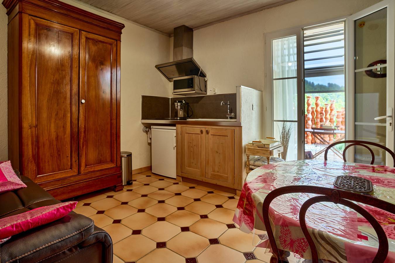 „Bel Air en Luberon“ – Ferienhaus mit Gemeinschaftspool und Panoramablick auf den Luberon in Gargas, Regionaler Naturpark Luberon