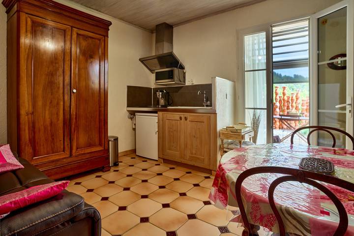 'Bel Air en Luberon' Cottage with Shared Pool and Panoramic Luberon Views in Gargas, Parc naturel régional du Luberon