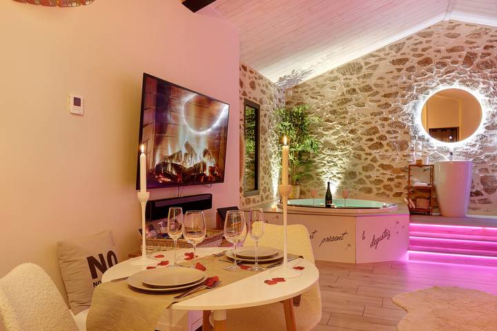 Holiday Home 'Loveroom L’idîle Spa Et Lit Rond' with Private Terrace, Private Garden and Wi-Fi in L'Épine, Noirmoutier