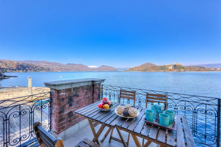 Appartamento per 4 persone, con vista lago e terrazza in Comune di Arona