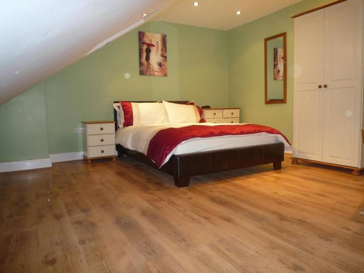 Holiday home for 9 people in Hounslow