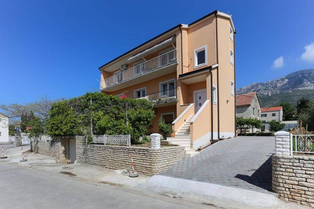 Ganze Wohnung, 3-Zimmer-Ferienwohnung mit Balkon und Meerblick Kastel Gomilica, Kastela A-20245-a in Kastel Gomilica, Kaštela
