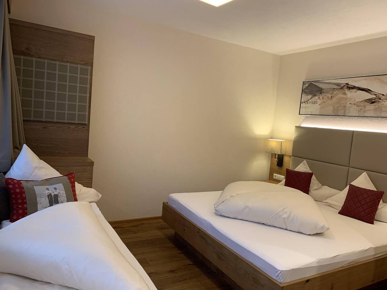 Dreibettzimmer, mit Frühstück in Stubaier Alpen, Sölden (Österreich)