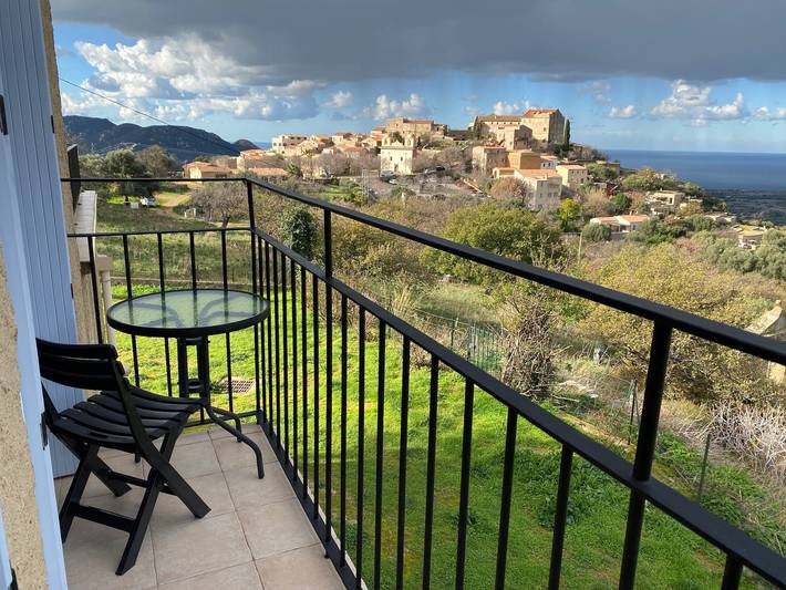 Vacation rental for 6 people, with balcony in Corsica