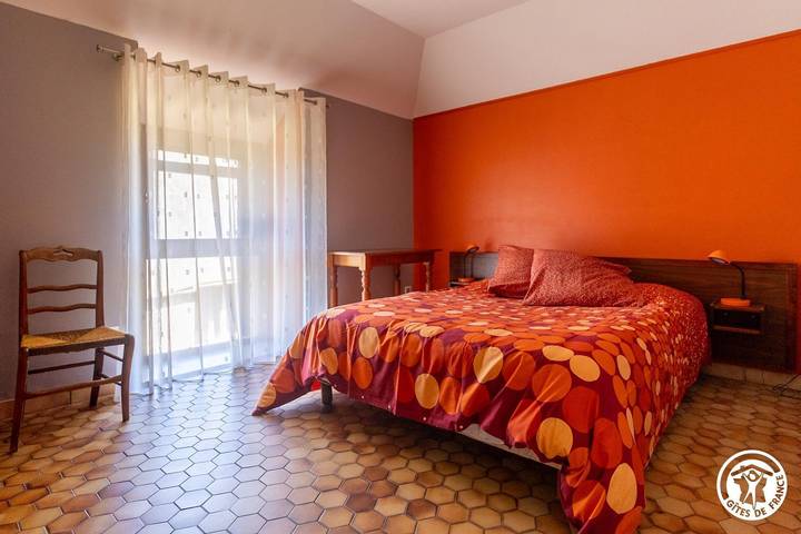 Gîte pour 8 personnes, avec jardin et terrasse à Saint-Bonnet-près-Orcival - 4