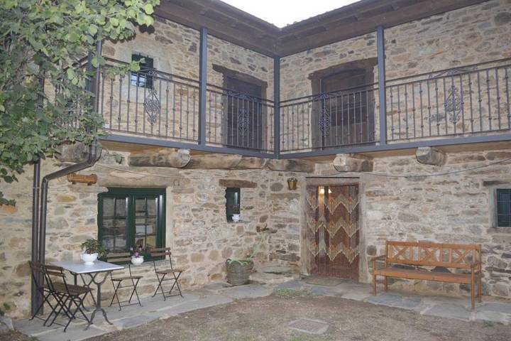 Casa rural para 9 personas, con Balcón además de Terraza y Jardín en Maragatería - 2