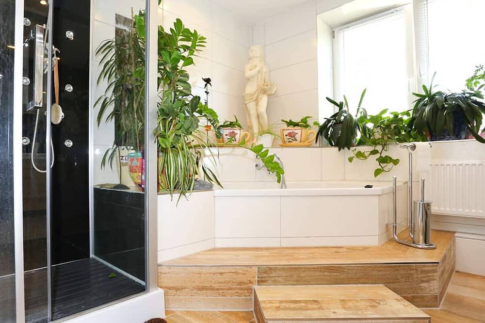 Ganze Wohnung, Große Ferienwohnung mitten im Grünen in Warnow - West, Rostock und Umgebung