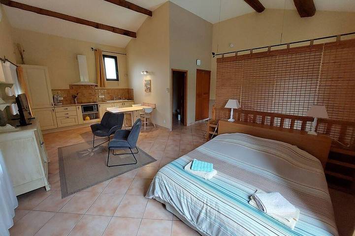 Gîte pour 2 personnes, avec jardin et piscine, animaux acceptés à Sommières - 2