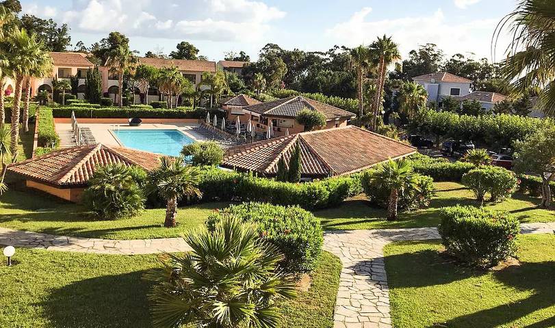 Gîte pour 4 personnes, avec piscine et balcon à Linguizzetta - 2
