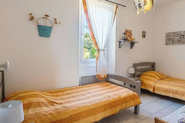 Gîte pour 6 personnes, avec piscine et jardin à Cabannes - 3