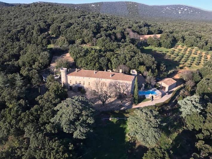 Gîte pour 8 personnes, avec Terrasse et Jardin ainsi que Piscine et Vue à Argelliers