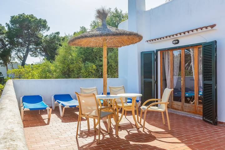 Apartamento entero, Apartamento "Felipe 1-6"  con piscina compartida y Wi-Fi ( tasas turisticas incluidas) in Cala d'Or, Santanyí
