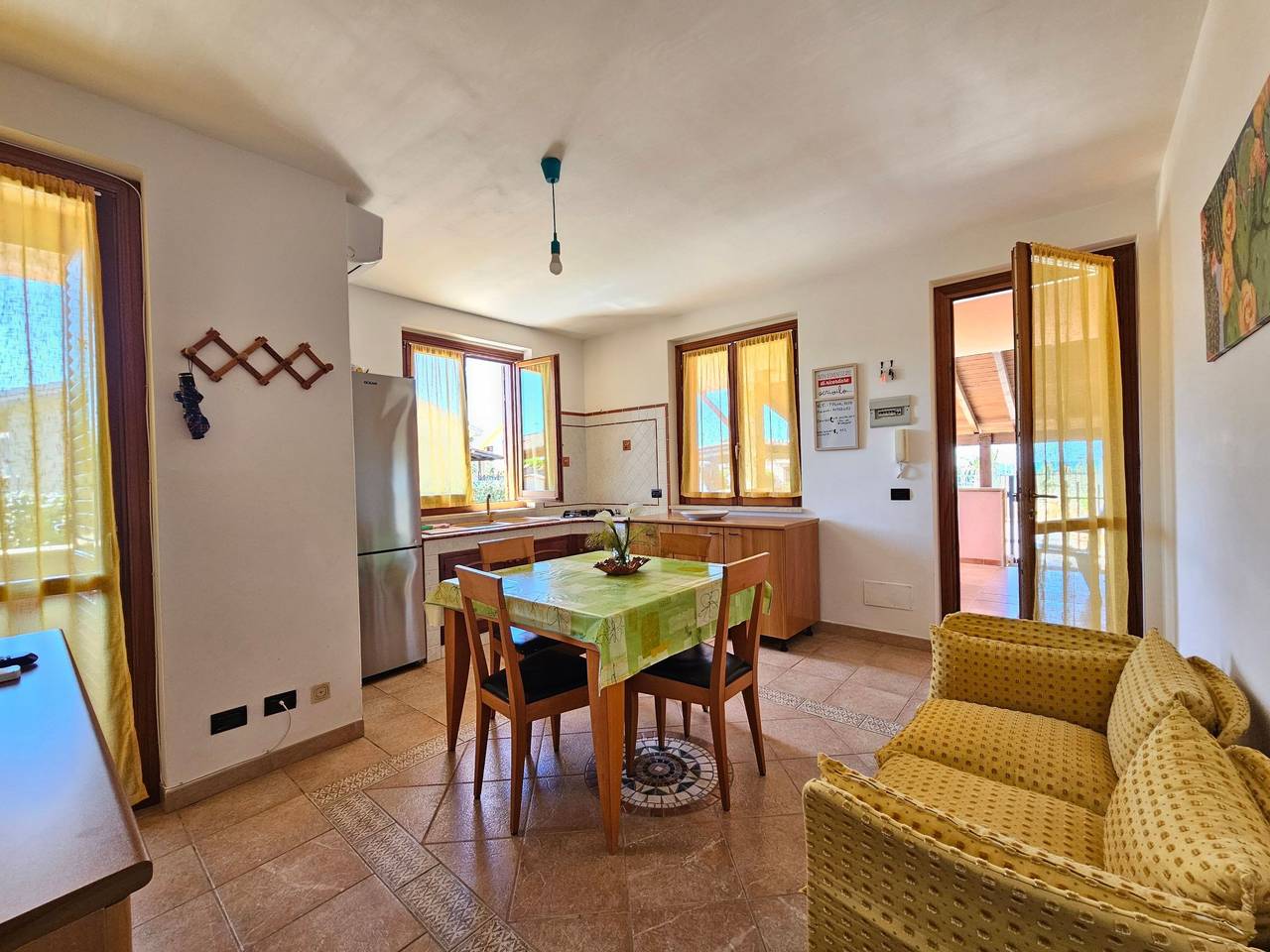 Helle mediterrane Villa mit Veranda und Garten in Campofelice di Roccella, Province de Palerme