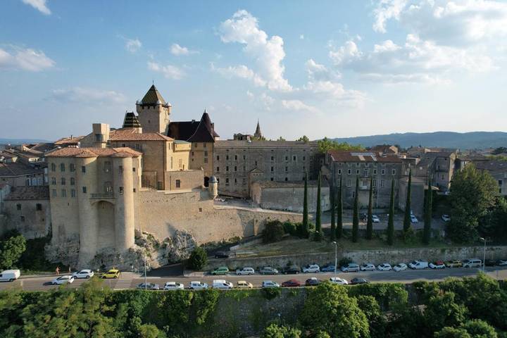 Gîte pour 2 personnes, avec vue ainsi que terrasse et piscine à Aubenas - 3