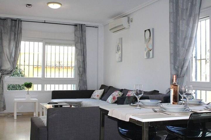 Ferienwohnung für 4 Personen, mit Pool und Garten sowie Balkon - 1