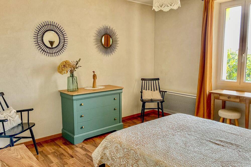 Village house with garden and private pool, air conditioning in Suze-la-Rousse, Nyons region