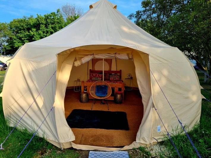 Tent for 6 people, with Hot tub and Garden as well as Sauna and View in East Midlands