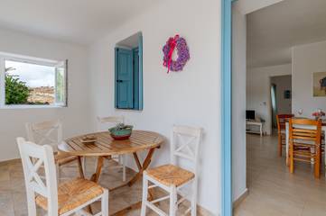 Vacation Rental for 5 Guests in Mykonos, Cyclades, Picture 1