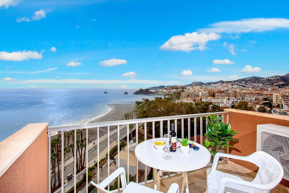 Apartamento entero, Apartamento de vacaciones para 4 personas con balcón/terraza in Playa Puerta del Mar, Almuñecar