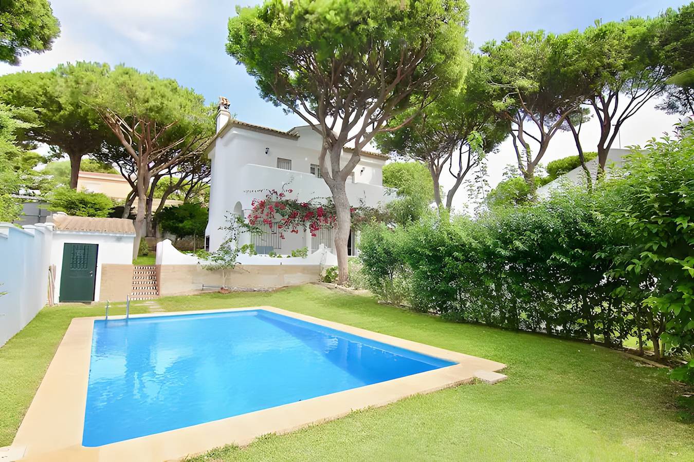 Villa Jacaranda mit privatem Pool und Grill in Chiclana in Los Franceses-La Vega, Chiclana de la Frontera