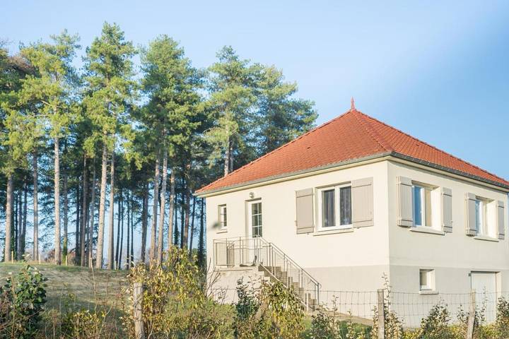 Station pour 14 personnes, avec terrasse et vue, animaux acceptés à Saint-Quentin-en-Tourmont - 3