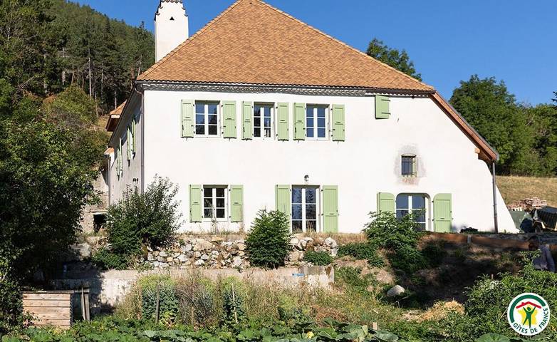 Gîte pour 8 personnes, avec jardin à Cordéac