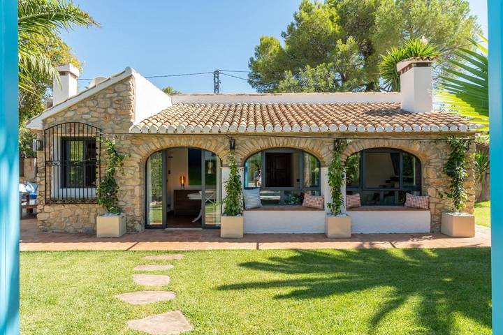 Casa rural para 14 personas, con Jacuzzi y Terraza además de Jardín y Piscina en Parcent - 2