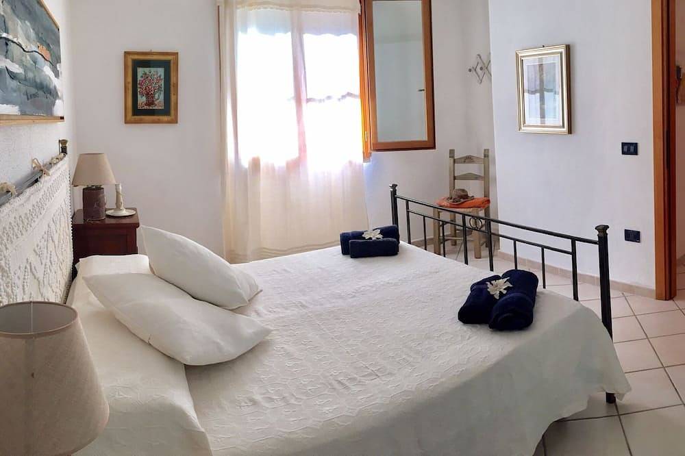 Ganze Wohnung, Nr. 6.Free Wifi, Pool. Panoramablick auf das Meer, 5 Minuten vom Strand entfernt in Lu Fraili di Sopra, San Teodoro