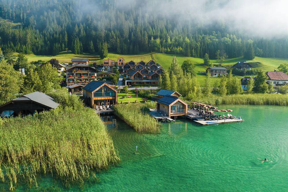 Modernes Holzchalet direkt Weissensee in Kärnten inkl. Strand und See-Spa! in Weissensee, Oberkärnten