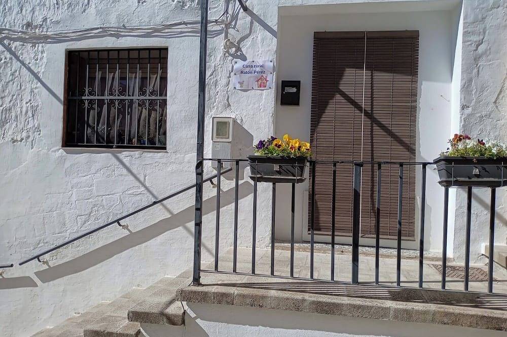 The Little House of the Tooth Fairy in Navarrés, Province de Valence