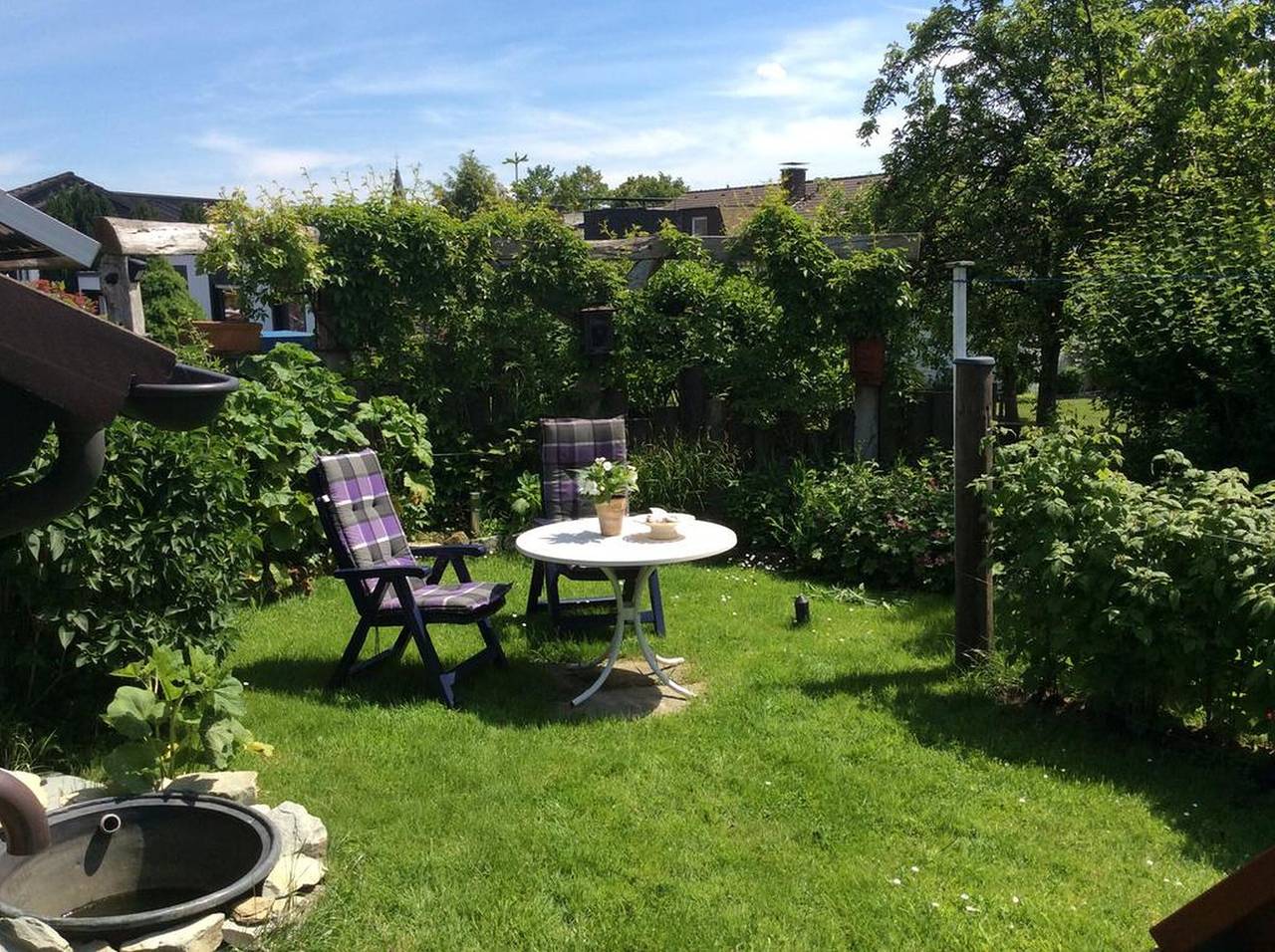 Ganze Wohnung, Ferienwohnung 'Stork' mit Gemeinschaftsgarten in Körbecke, Möhnesee